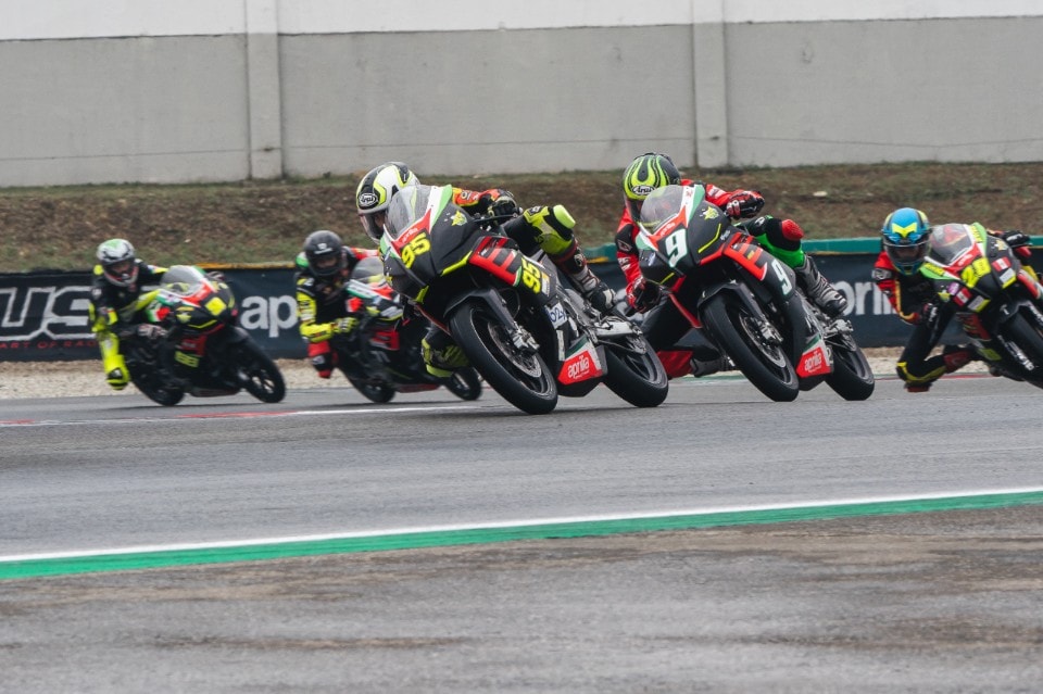 O campeonato italiano FMI Aprilia Sport Production retorna