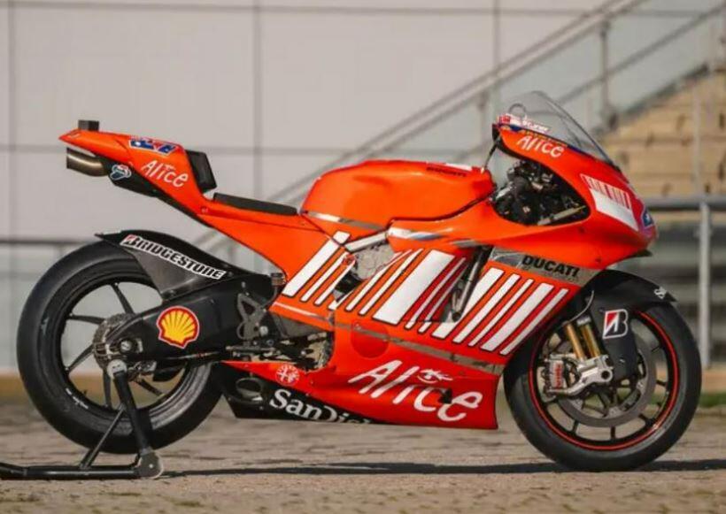 Ducatis de Capirossi e Stoner vendidas por 700 mil euros