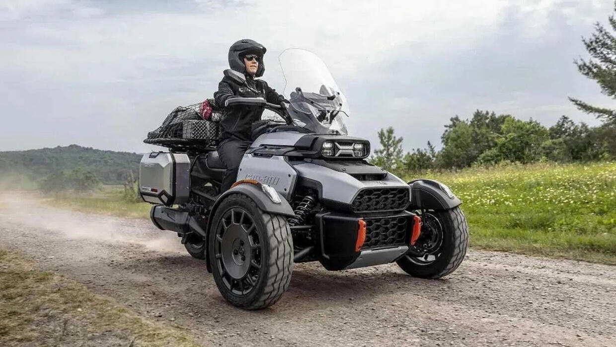 Can-Am Canyon, crossover de três rodas para viagens de aventura